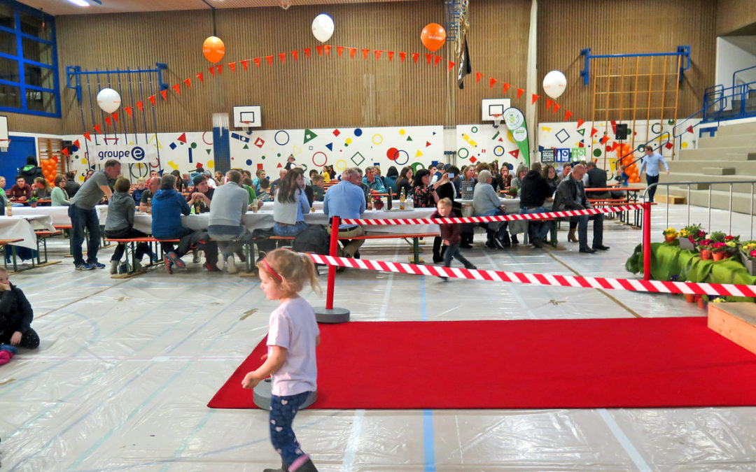 Kerzerser trafen sich an der Warm-up-Party
