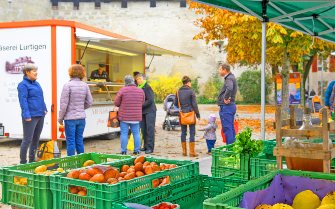 Reger Austausch am Wochenmarkt
