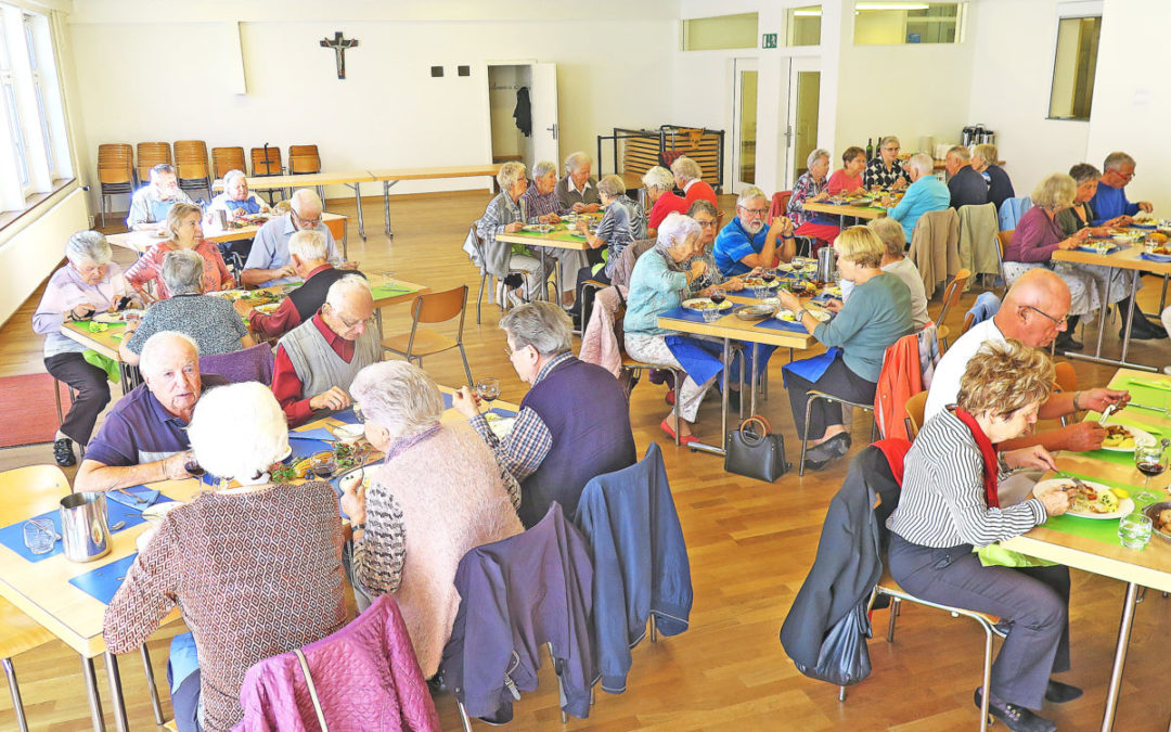 Senioren trafen sich zum Mittagessen