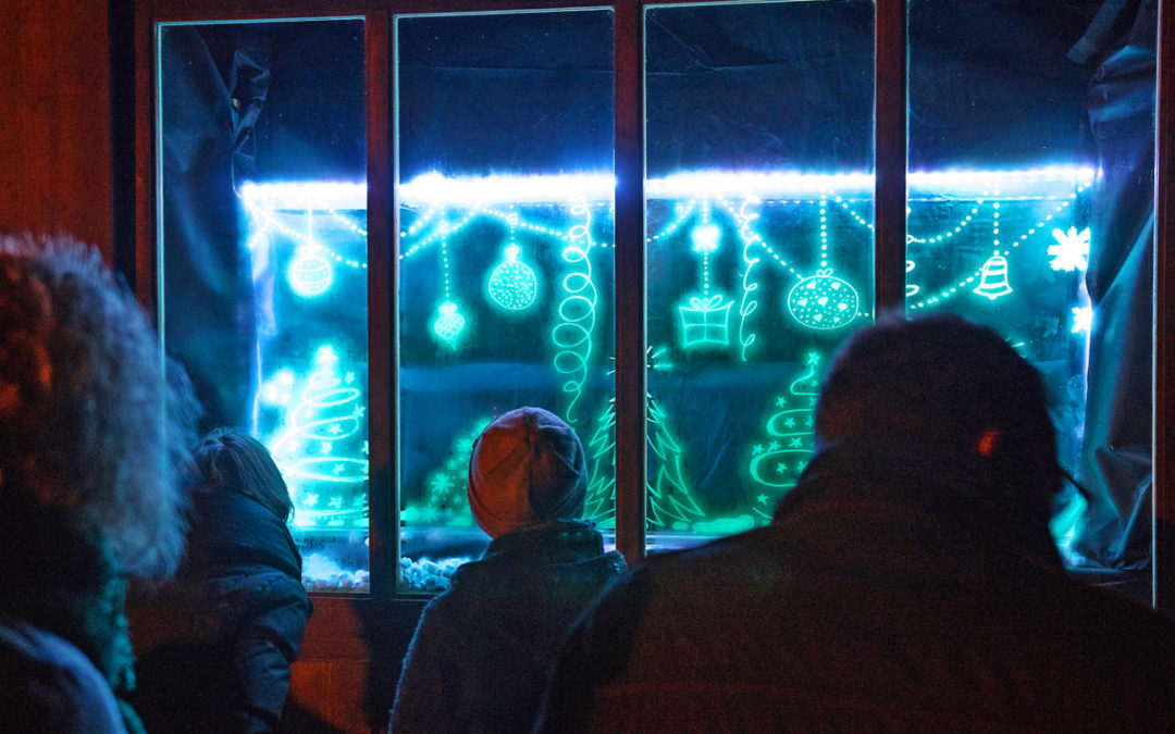 Kreative Adventsfenster entzücken Lurtiger