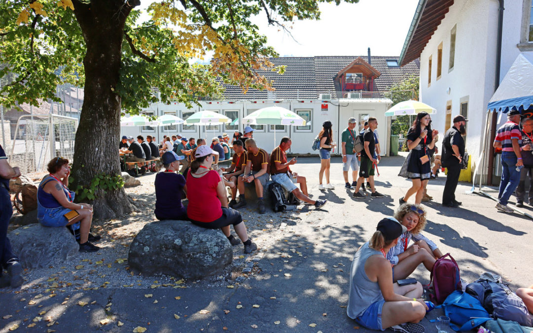Mit dem Bierglas in der Hand nach Salvenach