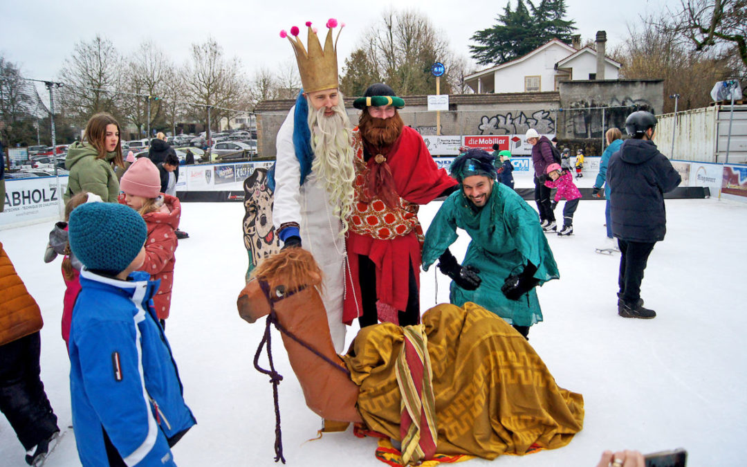 Die Heiligen Drei Könige beehrten die Eisbahn