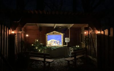 Ein leuchtender Pfad führt durch die Weihnachtsgeschichte