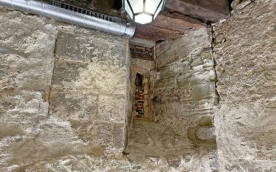 Murtner Stadtmauer im Weinkeller