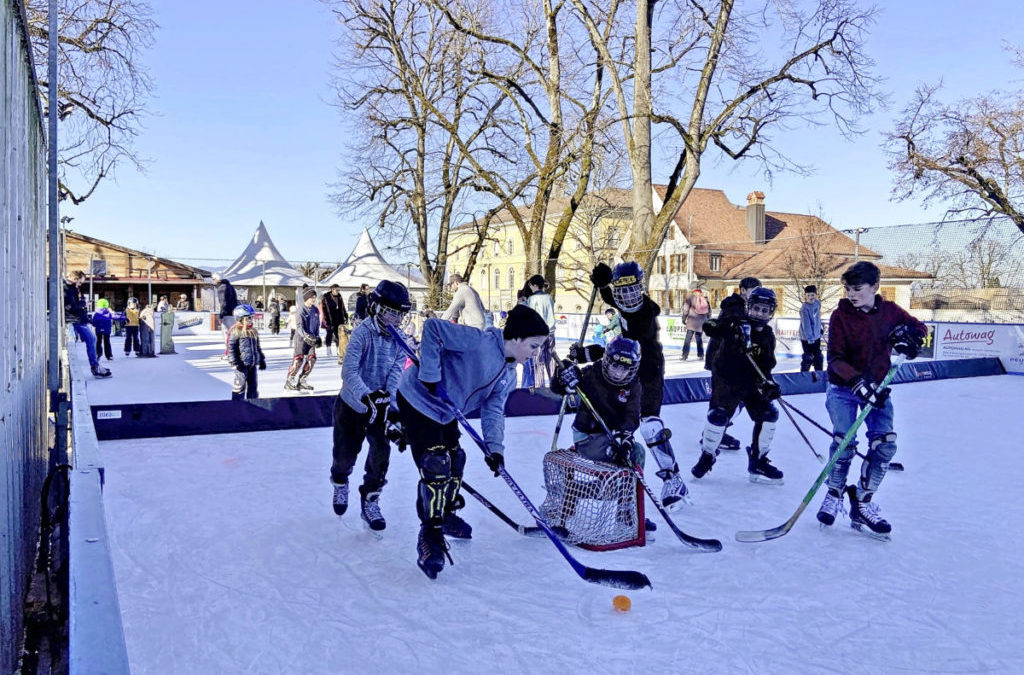Die Murtner Eisbahn ist heiss begehrt