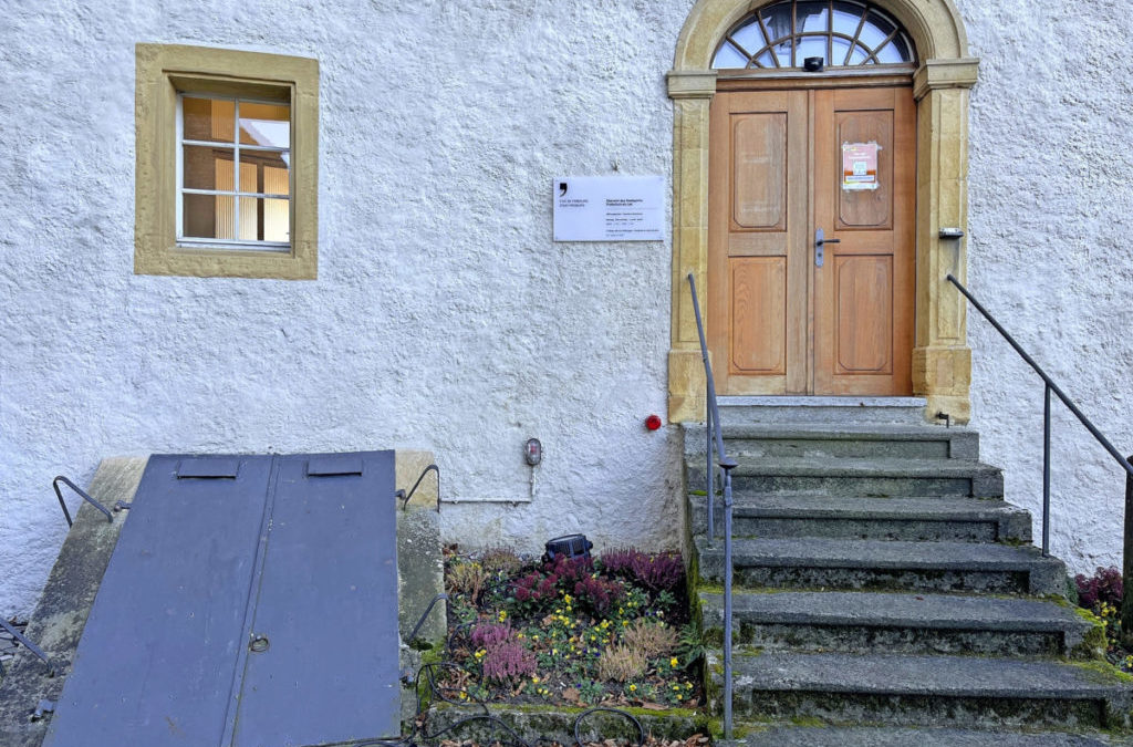 Stapel von unerledigten Dossiers im Oberamt