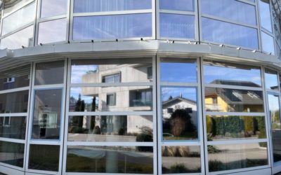Inwieweit kann man Heimbetten durch Pflege zu Hause ersetzen?