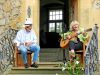 Sie brachten das kulturelle Leben nach Murten zurück: François Loeb las aus seinen Erinnerungen an Dürrenmatt, Véronique Muller sang selber komponierte Chansons.