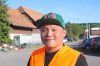 Salomon Vo, Kerzers, hilft als Freiwilliger im Verkehrsdienst.