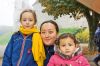 Sind früh aufgestanden: Michi Amberg mit Émilie und Julie, Murten