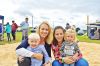 Michelle Binder mit Sohn Joel, Cordast, und Miriana Berrenger mit Tochter Liya, Jeuss, im Sägemehlring
